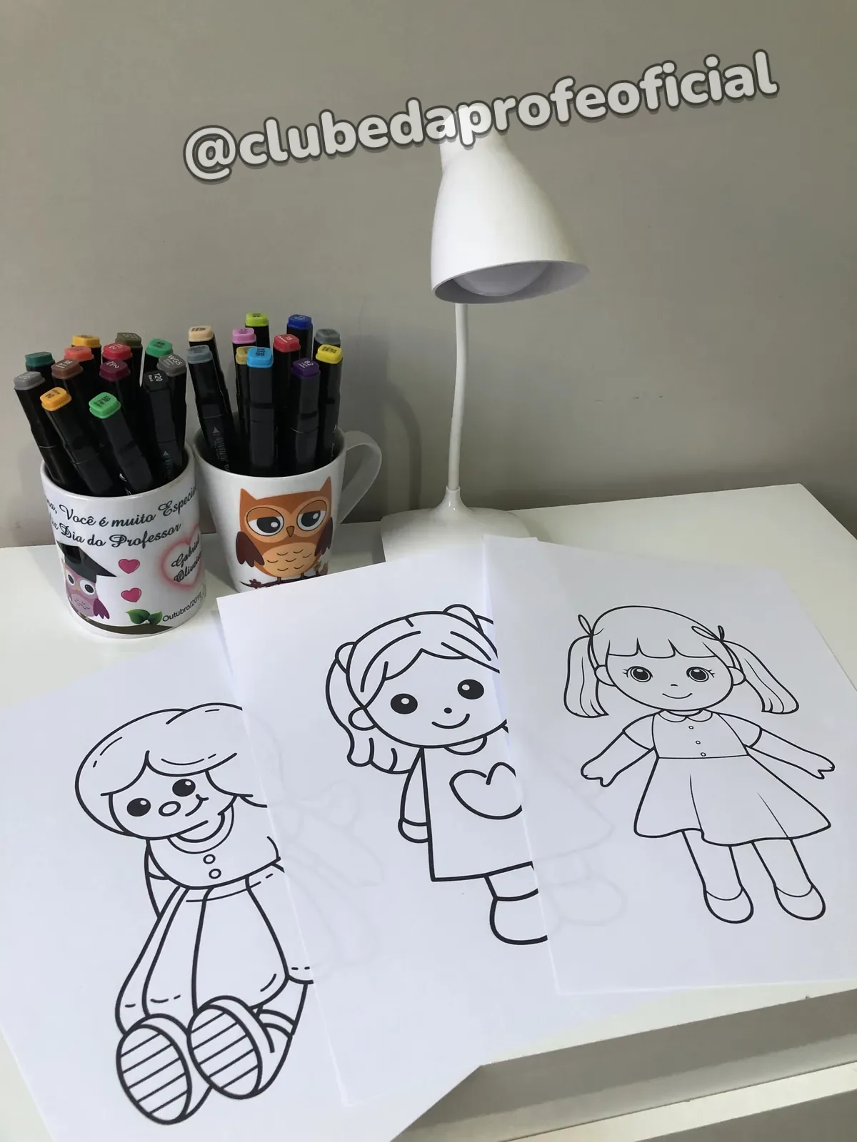 Livro de Colorir Bonecas - foto 1 de 2